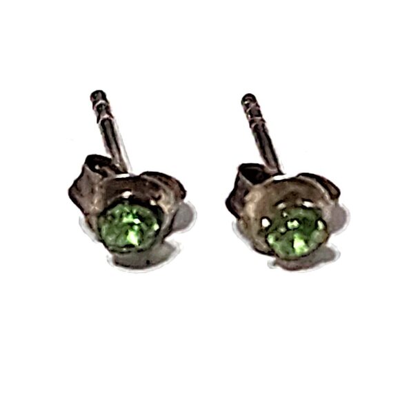 925 silver & green Peridot stud earrings - Picture 3 of 7